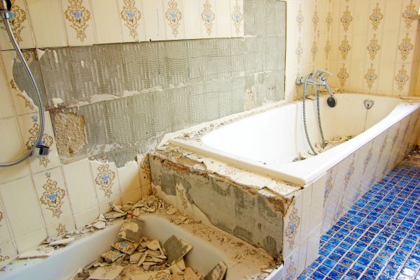 Bathtub Demolition in Clovis